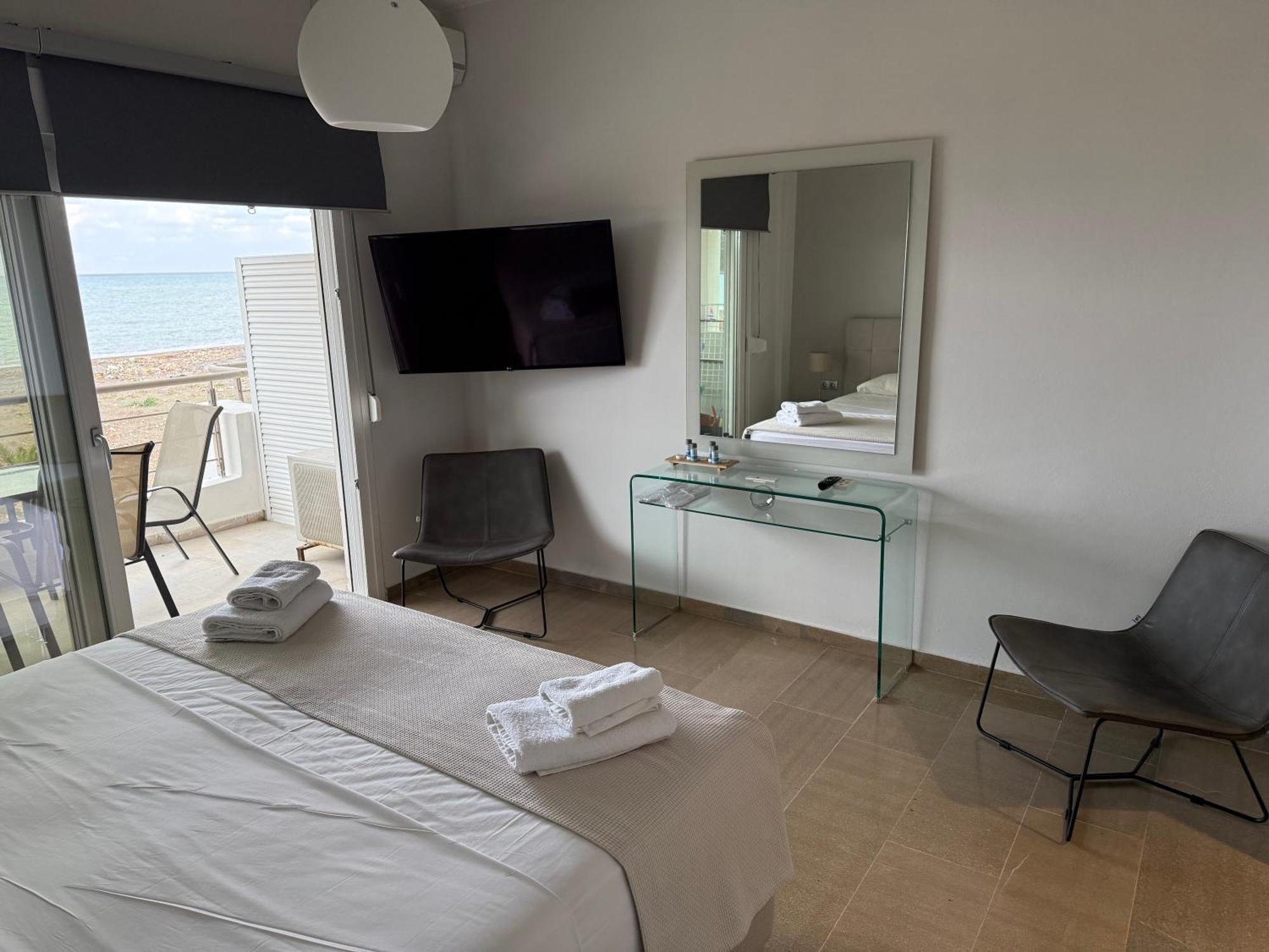 Korelis Apartments Agia Anna  Eksteriør billede
