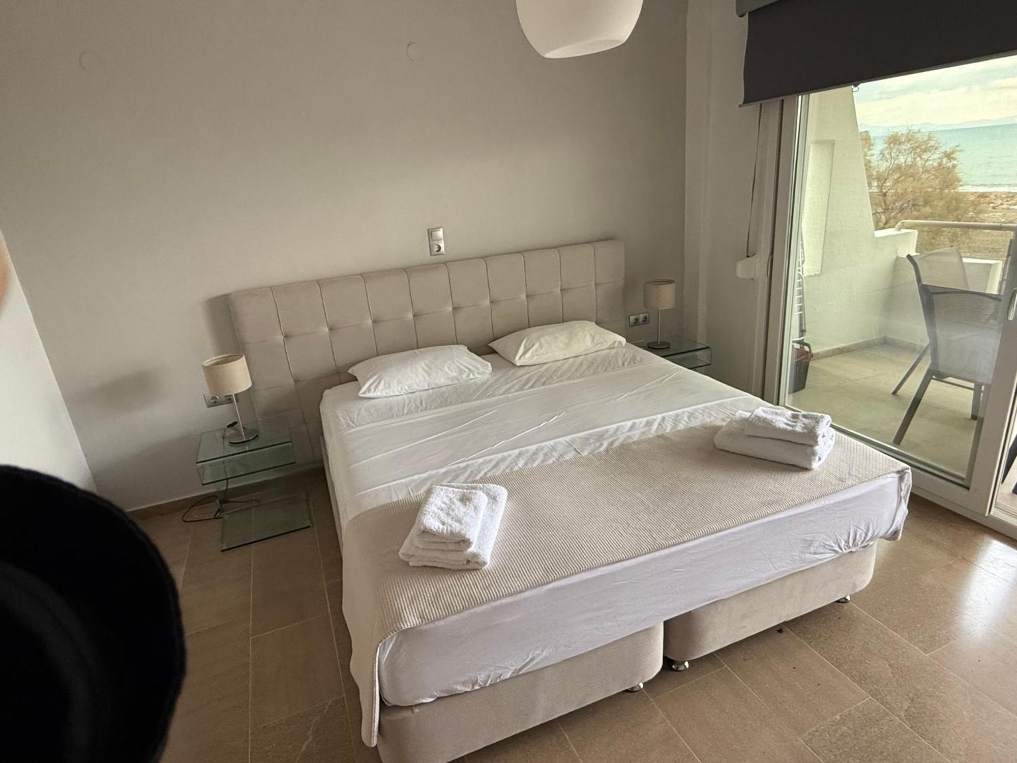 Korelis Apartments Agia Anna  Eksteriør billede