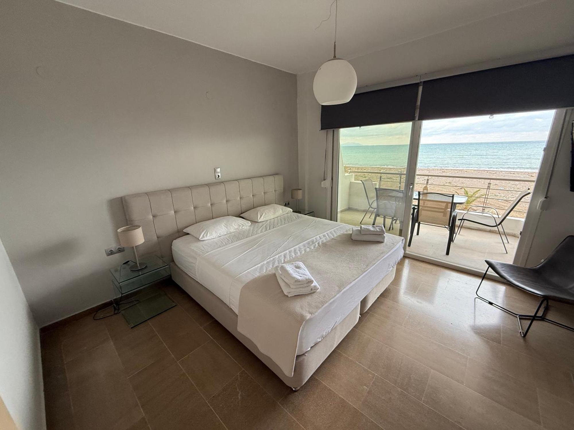 Korelis Apartments Agia Anna  Eksteriør billede